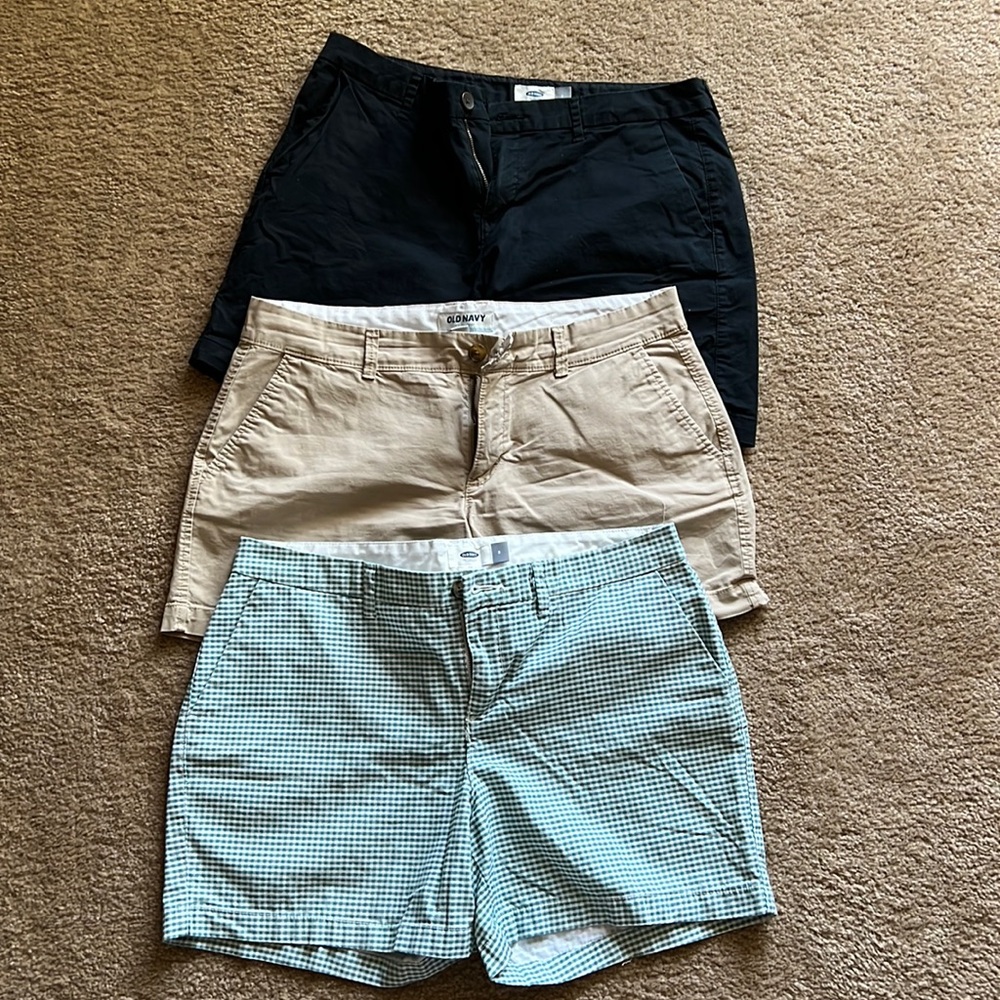 3 shorts Old Navy in 3 different colors used but in good conditions
